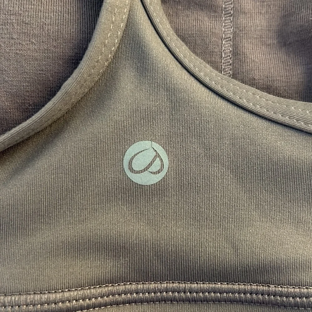 Gray Cropped Athletic Sports Bra Size Medium‎